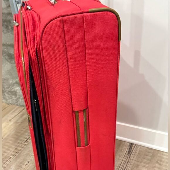 Tommy Hilfiger Logan 28" Softside Spinner, luggage, suitcase travel bag - Picture 2 of 16